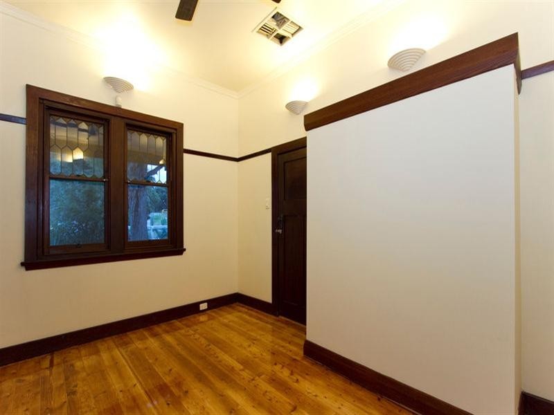 9 Carlisle Crescent, Hughesdale VIC 3166