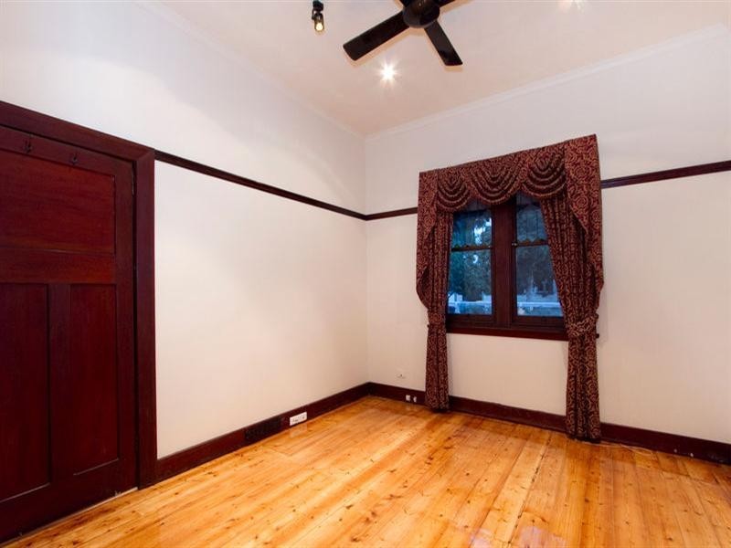 9 Carlisle Crescent, Hughesdale VIC 3166