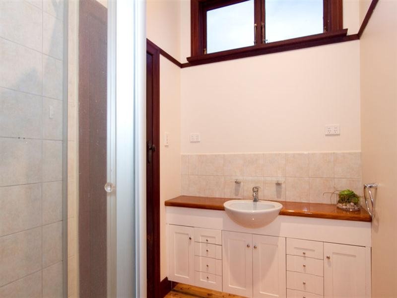 9 Carlisle Crescent, Hughesdale VIC 3166