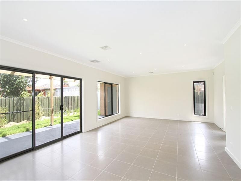 2/33 Renver Road, Clayton VIC 3168