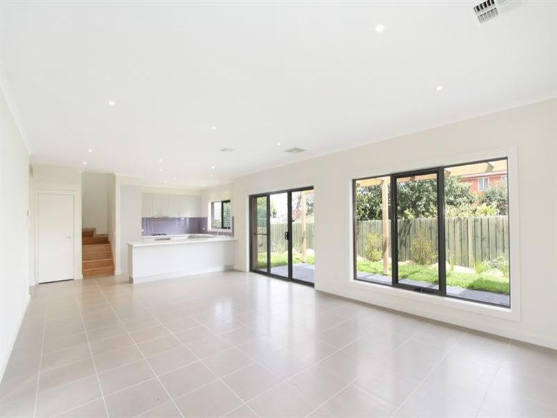 2/33 Renver Road, Clayton VIC 3168