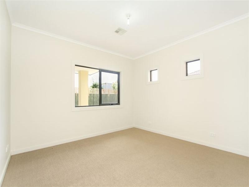 2/33 Renver Road, Clayton VIC 3168
