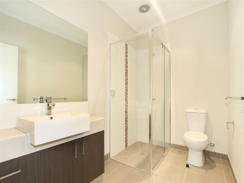 2/33 Renver Road, Clayton VIC 3168