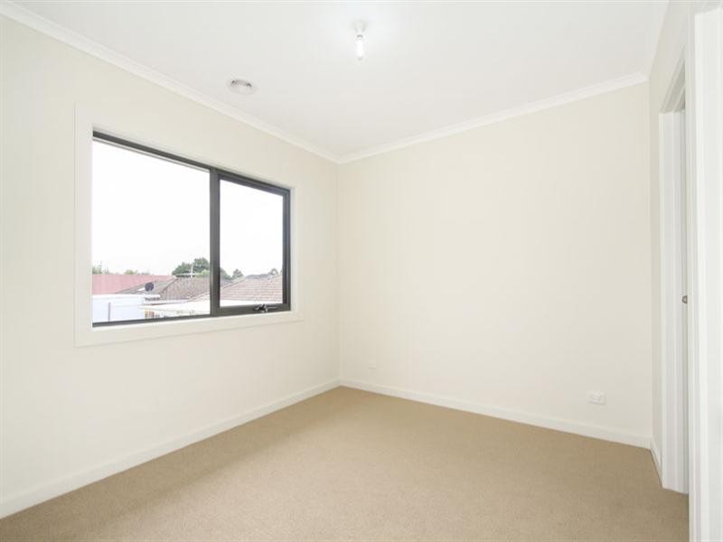 2/33 Renver Road, Clayton VIC 3168