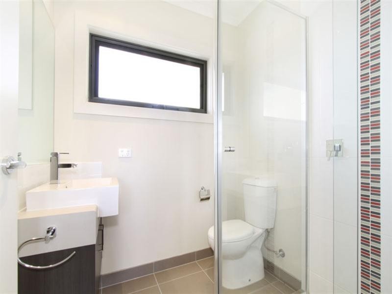 2/33 Renver Road, Clayton VIC 3168