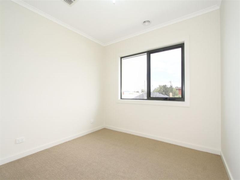 2/33 Renver Road, Clayton VIC 3168