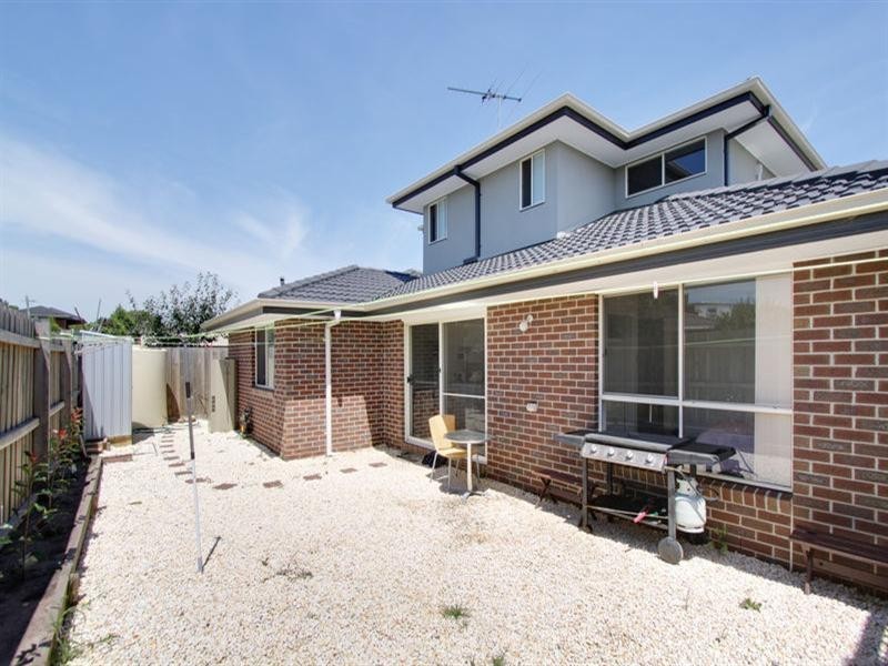 2/83 Carinish Road, Clayton VIC 3168