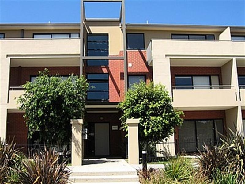 34/2 Greenfield Drive, Clayton VIC 3168