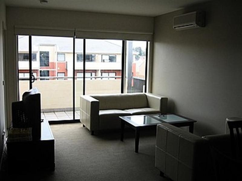 34/2 Greenfield Drive, Clayton VIC 3168