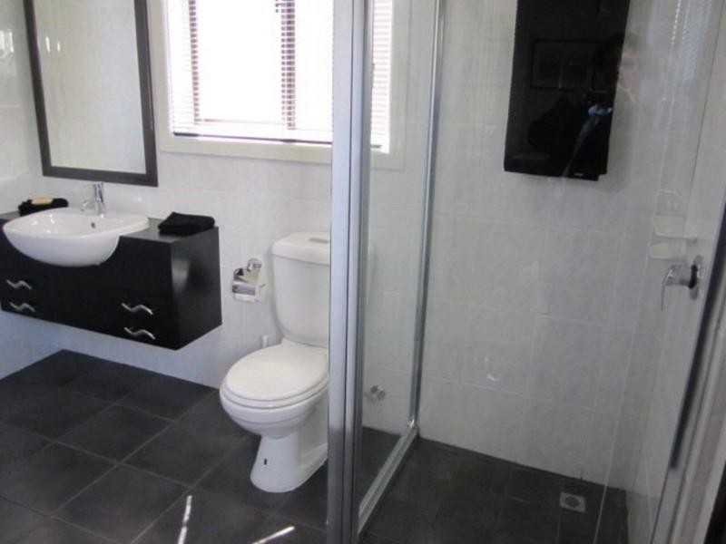 32 Ormond Road, Clayton VIC 3168