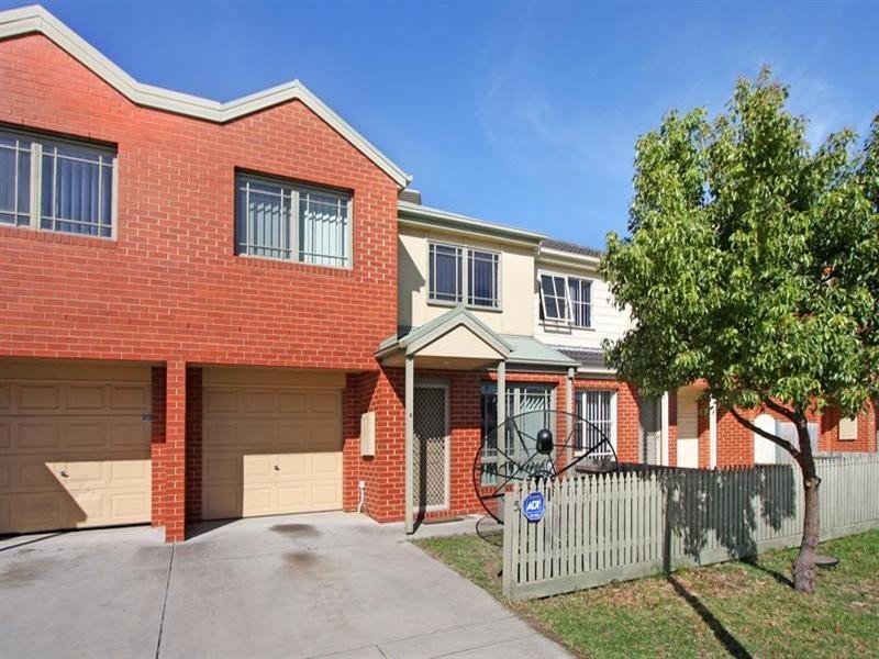 5 Crown Close, Oakleigh East VIC 3166