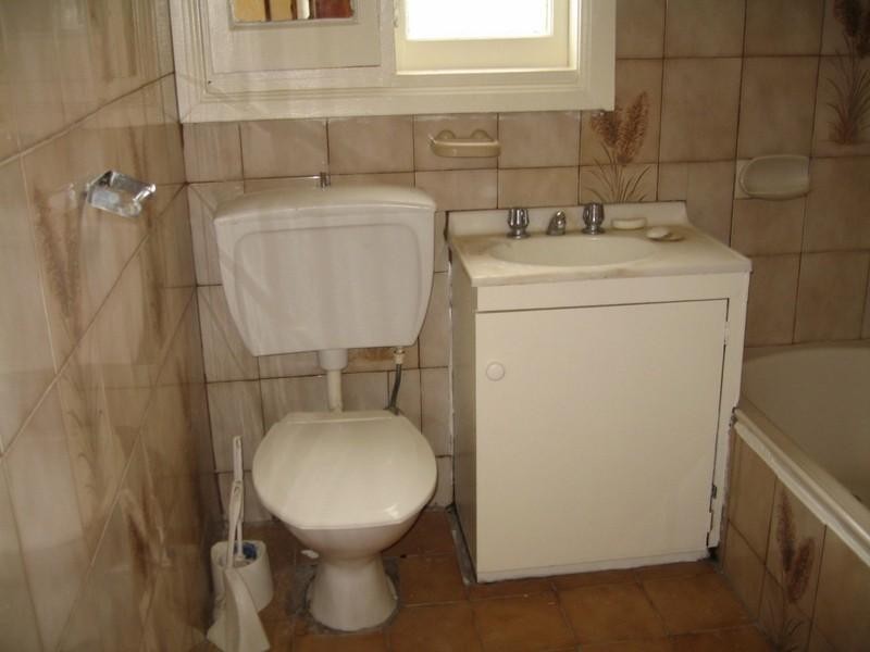 4 Harlington Street, Clayton VIC 3168