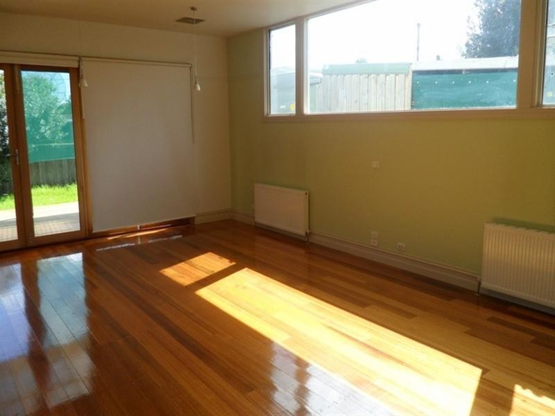 9 Downing Street, Oakleigh VIC 3166