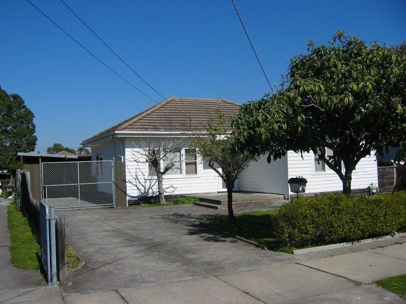 8 Thompson Street, Clayton VIC 3168