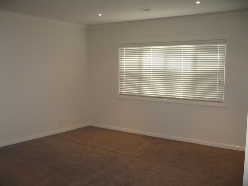 2/92 Essex Street, Mount Waverley VIC 3149