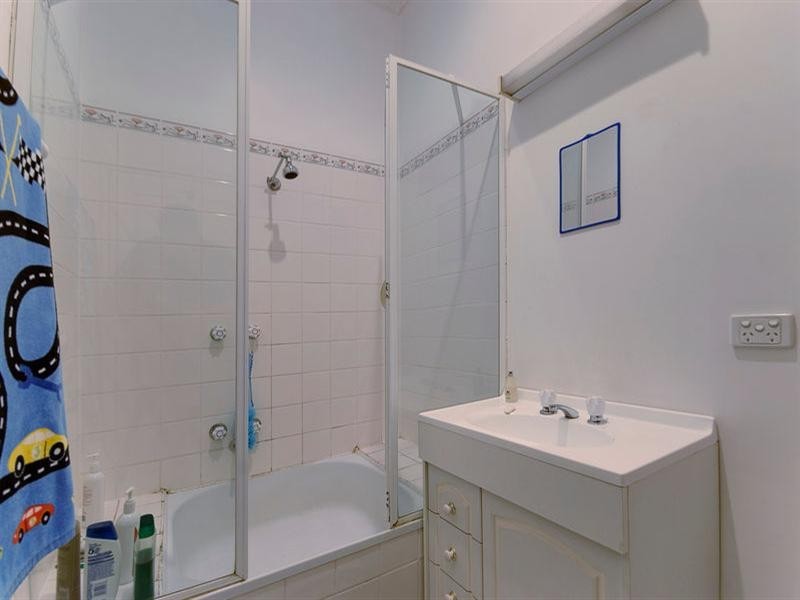 1/65 Carlisle Crescent, Hughesdale VIC 3166