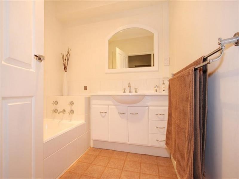 1/14 Simmonds Street, Hughesdale VIC 3166