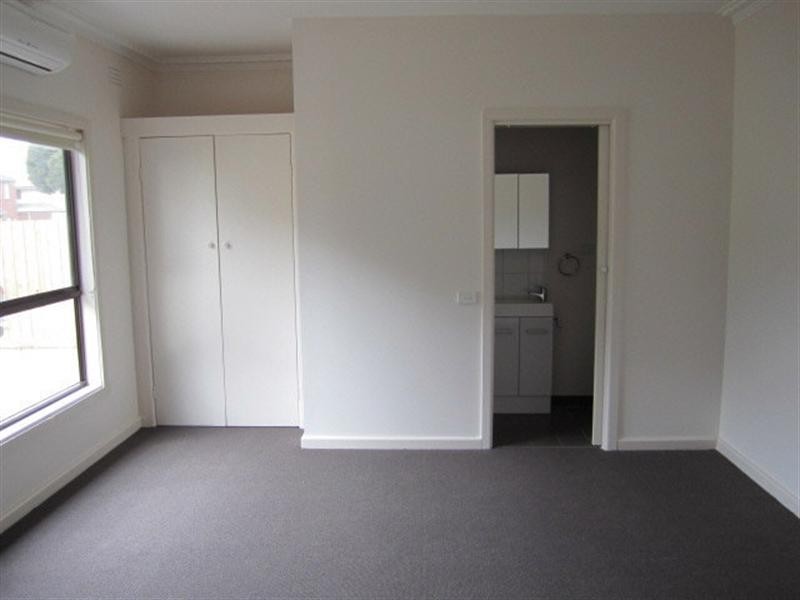 ROOM 2 and 3/4 Hilltop Avenue, Clayton VIC 3168