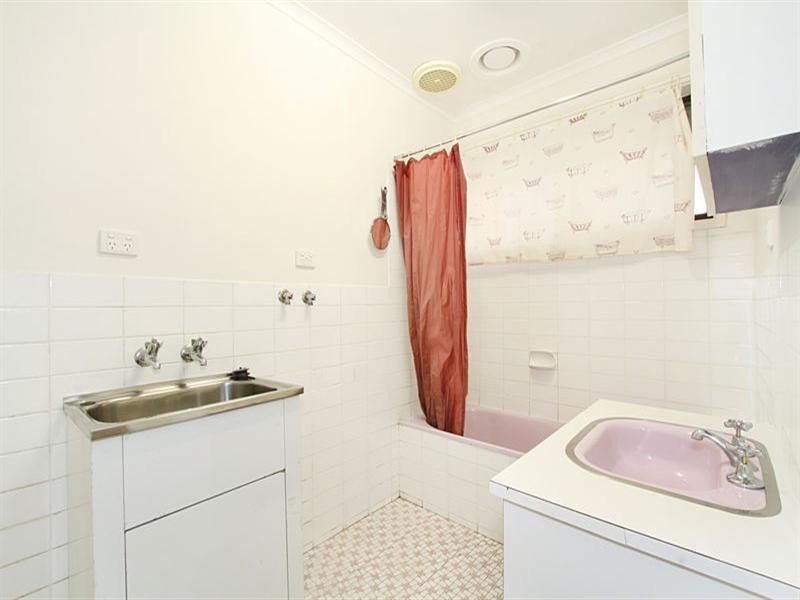 2/150 Kangaroo Road, Hughesdale VIC 3166