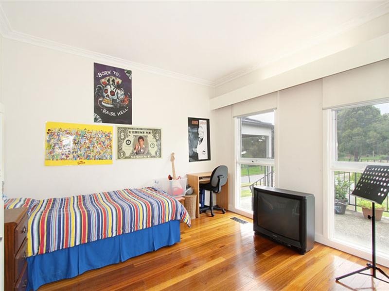 1 Kalymna Grove, Chadstone VIC 3148