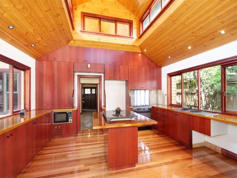 9 Carlisle Crescent, Hughesdale VIC 3166
