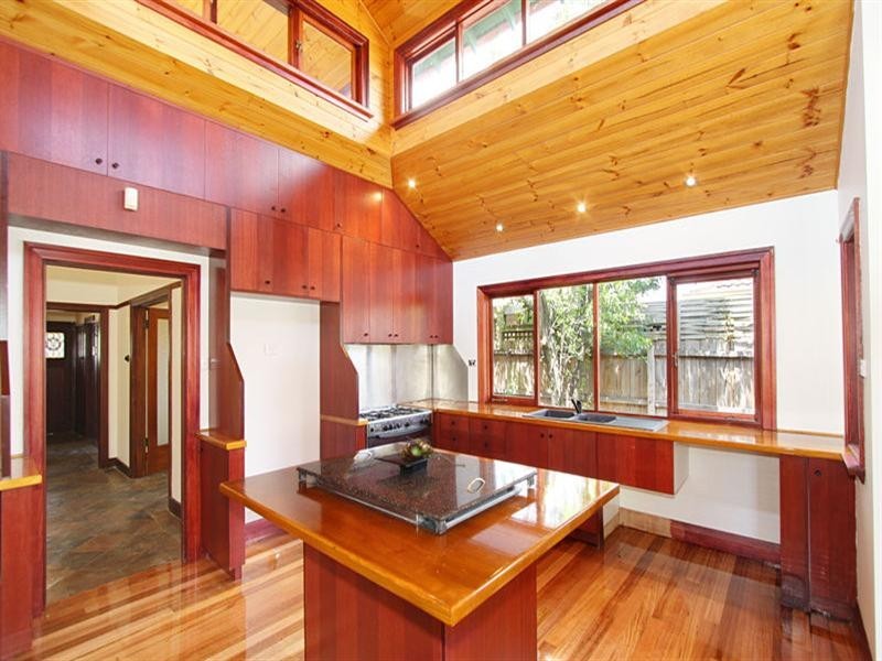 9 Carlisle Crescent, Hughesdale VIC 3166