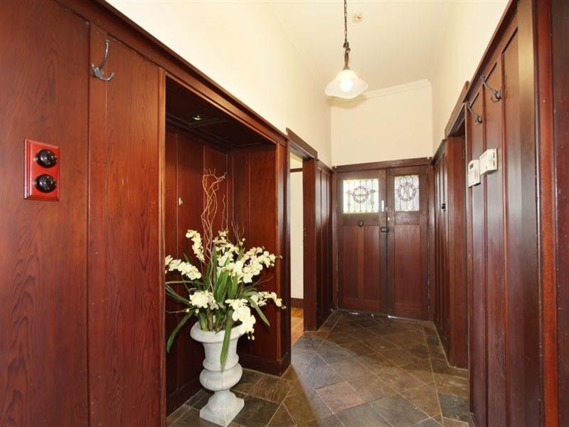 9 Carlisle Crescent, Hughesdale VIC 3166