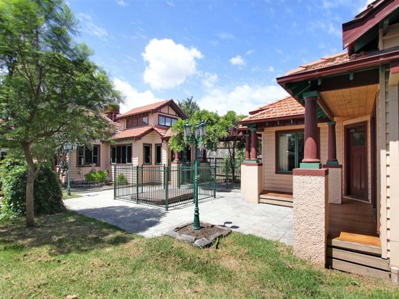 9 Carlisle Crescent, Hughesdale VIC 3166
