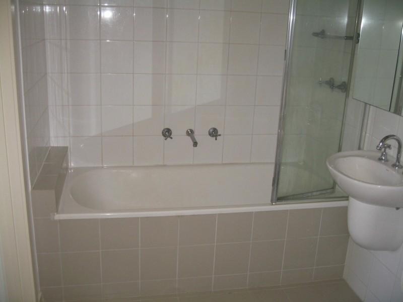 12/2 Greenfield Drive, Clayton VIC 3168