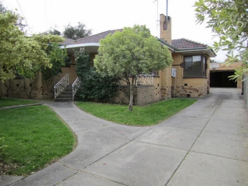 2 Oberon Avenue, Oakleigh East VIC 3166