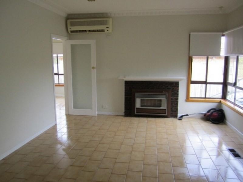 2 Oberon Avenue, Oakleigh East VIC 3166