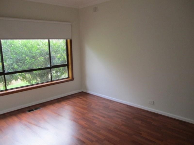 2 Oberon Avenue, Oakleigh East VIC 3166