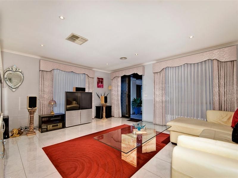 27 Paget Street, Hughesdale VIC 3166