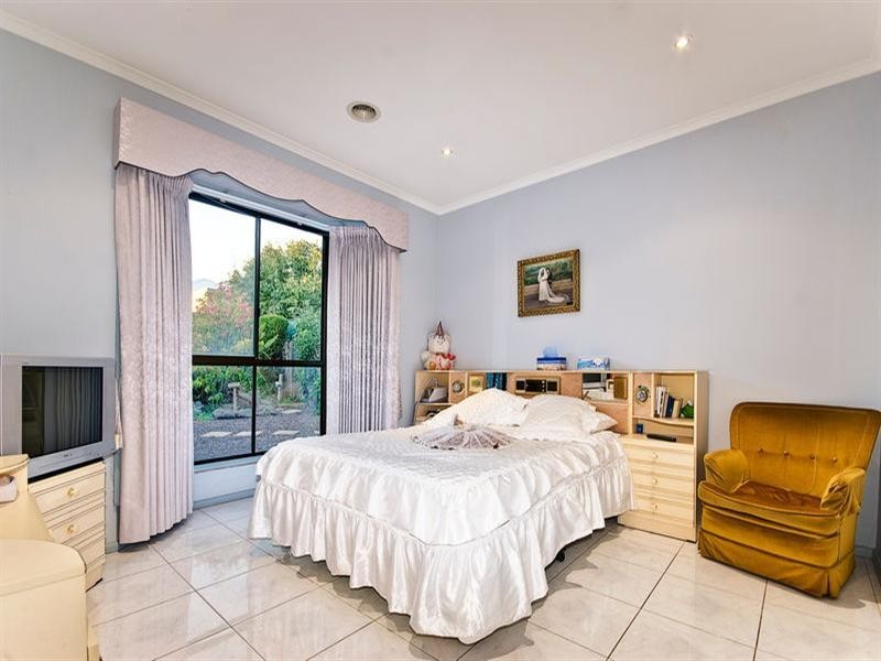 27 Paget Street, Hughesdale VIC 3166