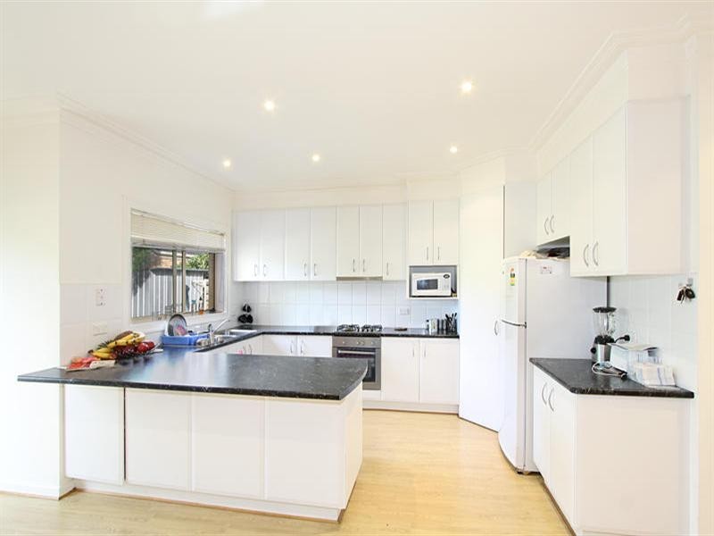 2/21 Rayhur Street, Clayton South VIC 3169