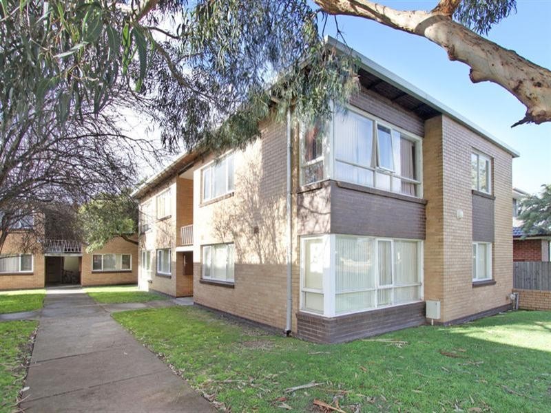 12/4 Manatunga Street, Clayton VIC 3168