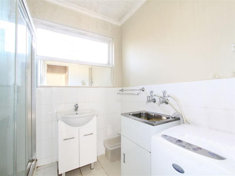 12/4 Manatunga Street, Clayton VIC 3168