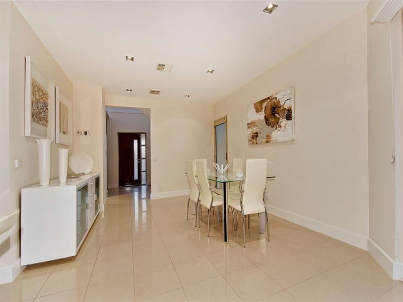 2/76 Scotsburn Avenue, Clayton VIC 3168