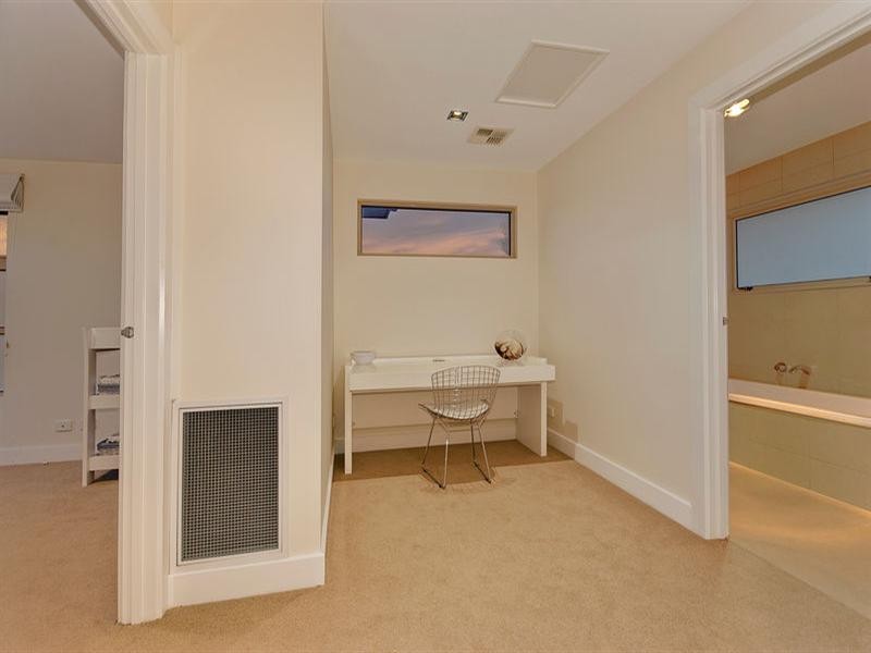 2/76 Scotsburn Avenue, Clayton VIC 3168