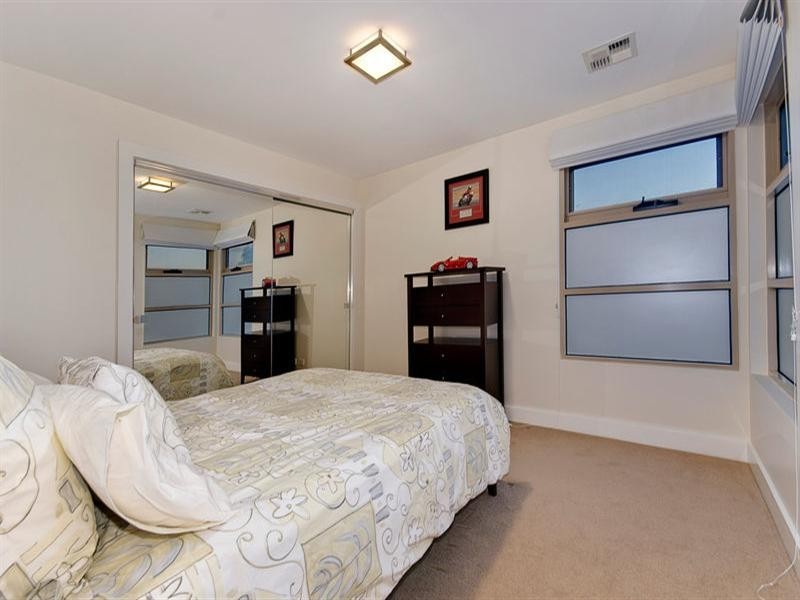 2/76 Scotsburn Avenue, Clayton VIC 3168