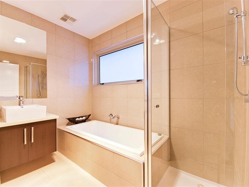 2/76 Scotsburn Avenue, Clayton VIC 3168