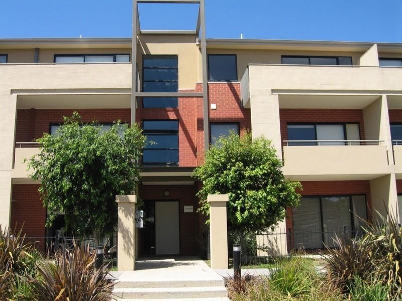 31/2 Greenfield Drive, Clayton VIC 3168