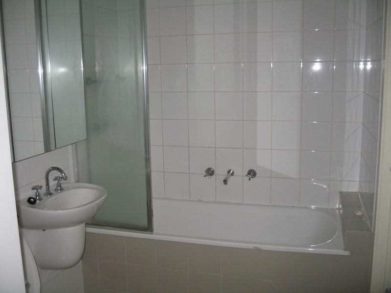 31/2 Greenfield Drive, Clayton VIC 3168