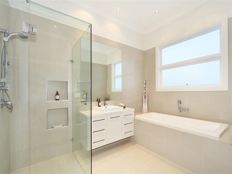 4 Darling Street, Hughesdale VIC 3166