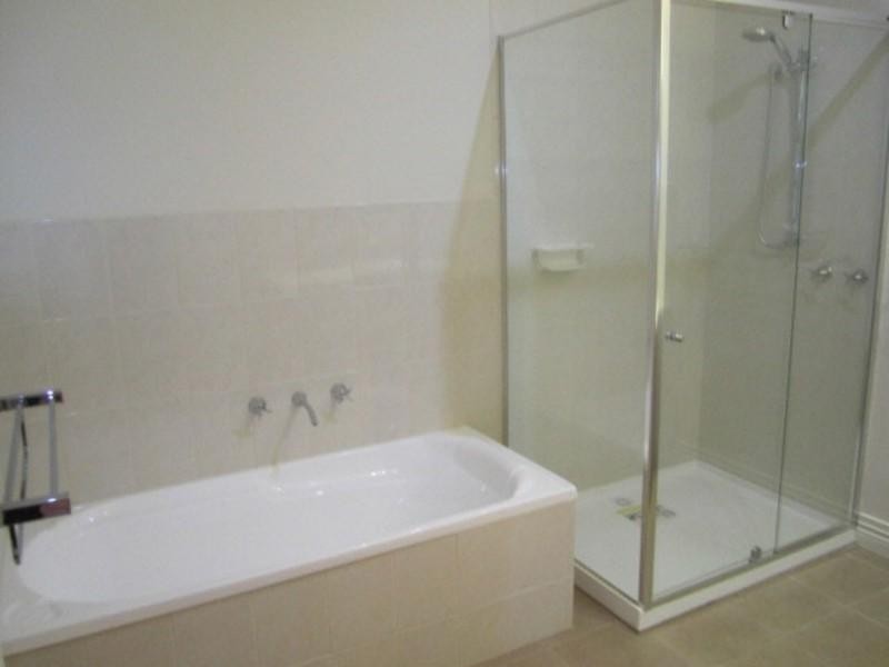 2/107 Willesden Road, Hughesdale VIC 3166