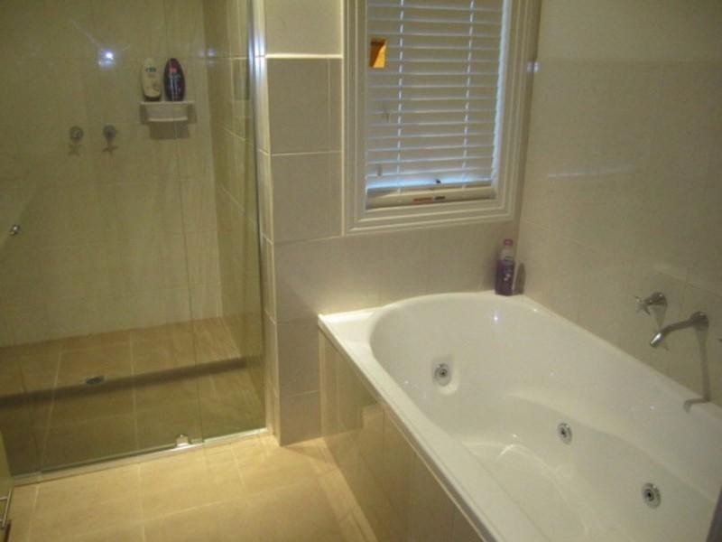 2/107 Willesden Road, Hughesdale VIC 3166