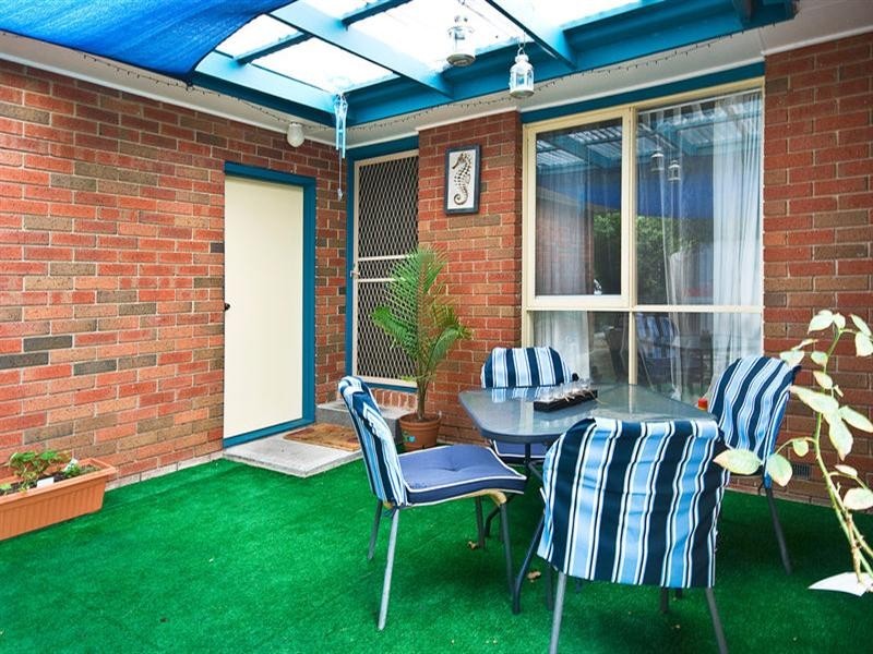 2/73 Hillside Street, Springvale VIC 3171