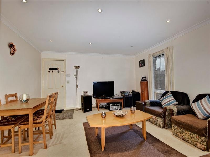 2/73 Hillside Street, Springvale VIC 3171