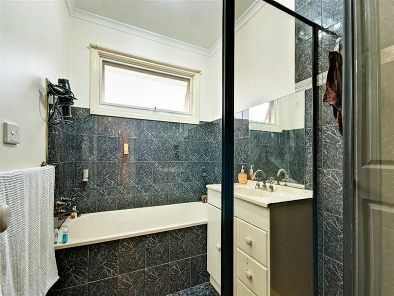 2/73 Hillside Street, Springvale VIC 3171