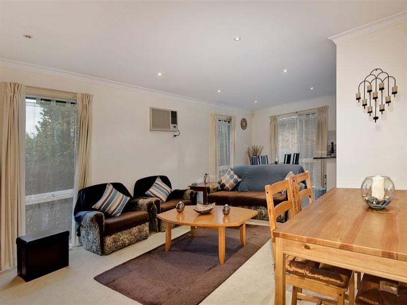 2/73 Hillside Street, Springvale VIC 3171